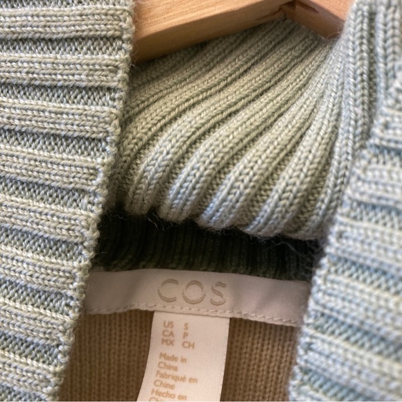 COS || Merino Contrast Knit Oversized Pullover Turtleneck Sweater Green Cream S - Picture 4 of 8